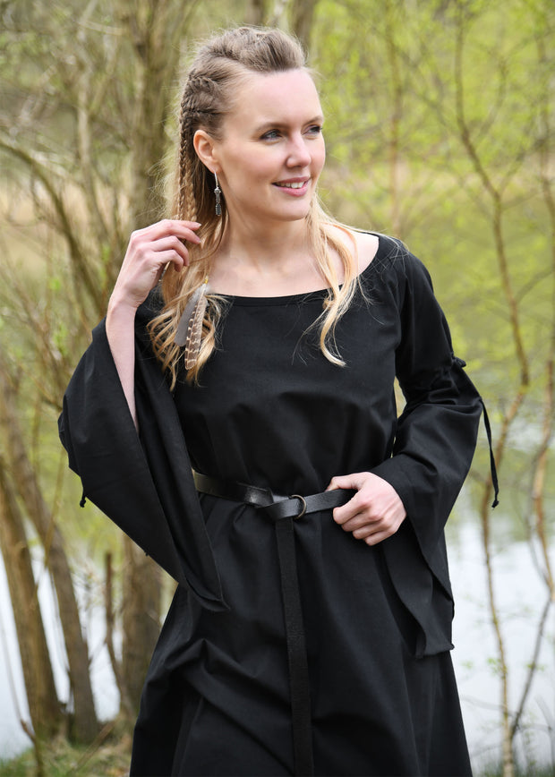 Burglinde-alusmekko, trumpettihihat