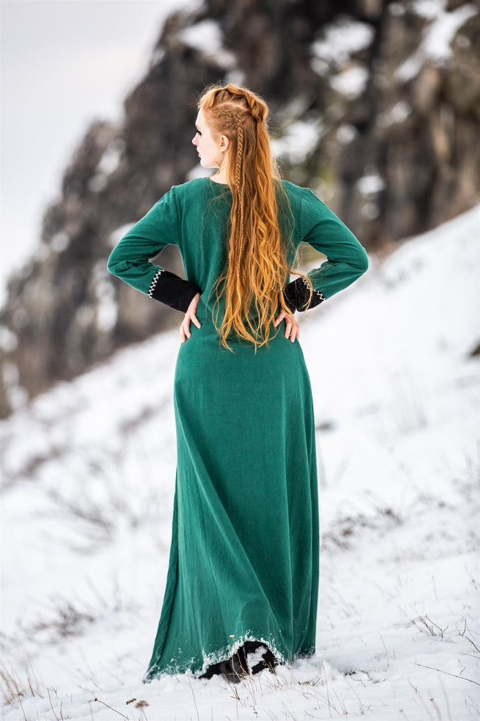 Freya-mekko, käsinkirjailtua puuvillaa