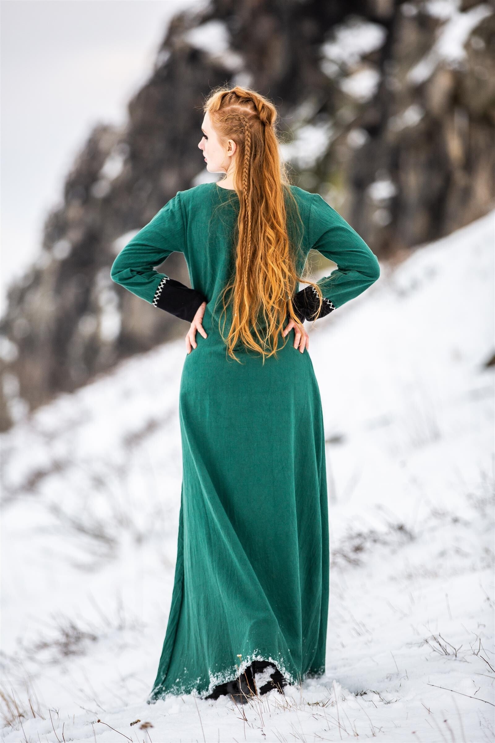 Freya-mekko, käsinkirjailtua puuvillaa