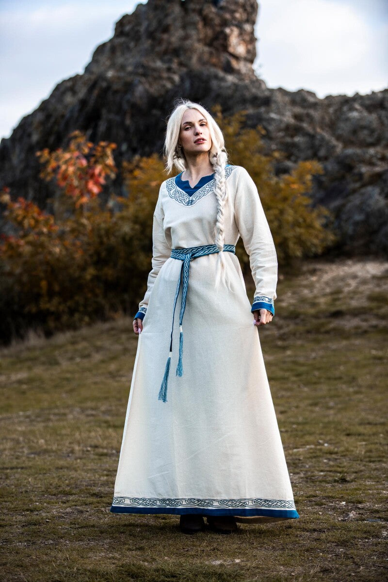 Lagertha-mekko, kirjailtua puuvillaa