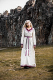 Lagertha-mekko, kirjailtua puuvillaa